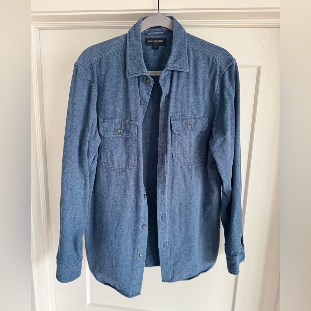 Men’s Banana Republic M Blue Denim-Look Button-Down Shirt